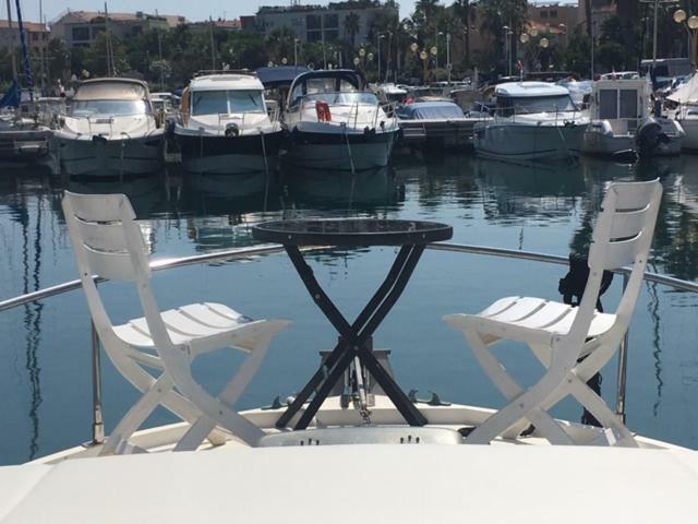 Готель Location Bateau Antibes Port Vauban Екстер'єр фото